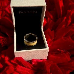 Used pandora ring , good conditions
